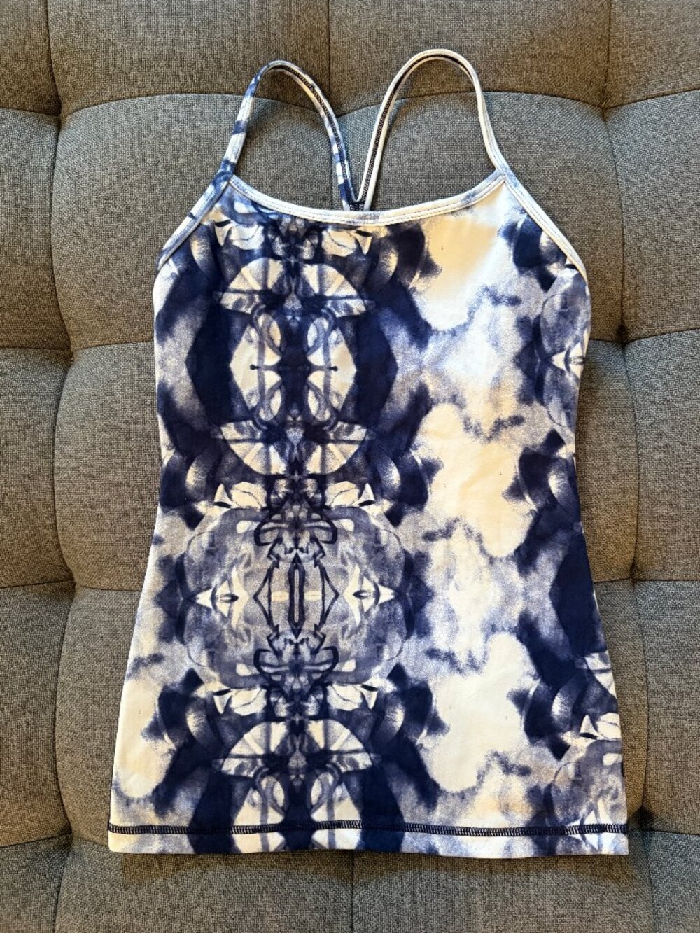 Lululemon tank top size 2, built-in bra